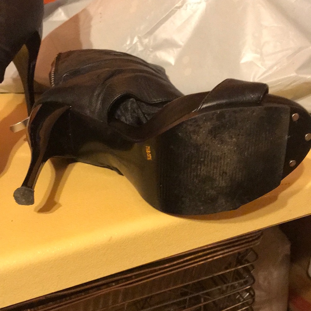 Shoes - Picture 4 of 4